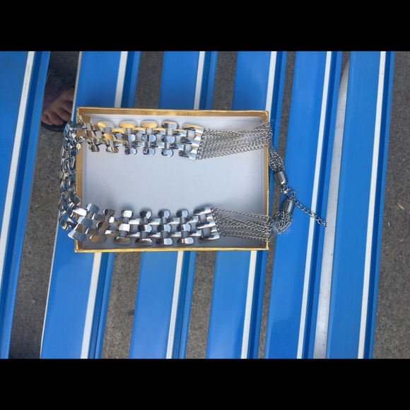 Necklaces - Picture 5 of 7